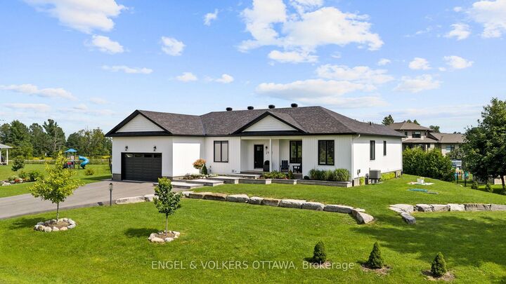 Property Photo: 2932 Danbury Way ON K0A 2T0