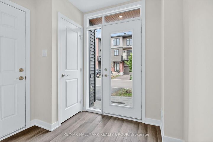 Property Photo:  402 Jewelwing Private  ON K1X 0M7 