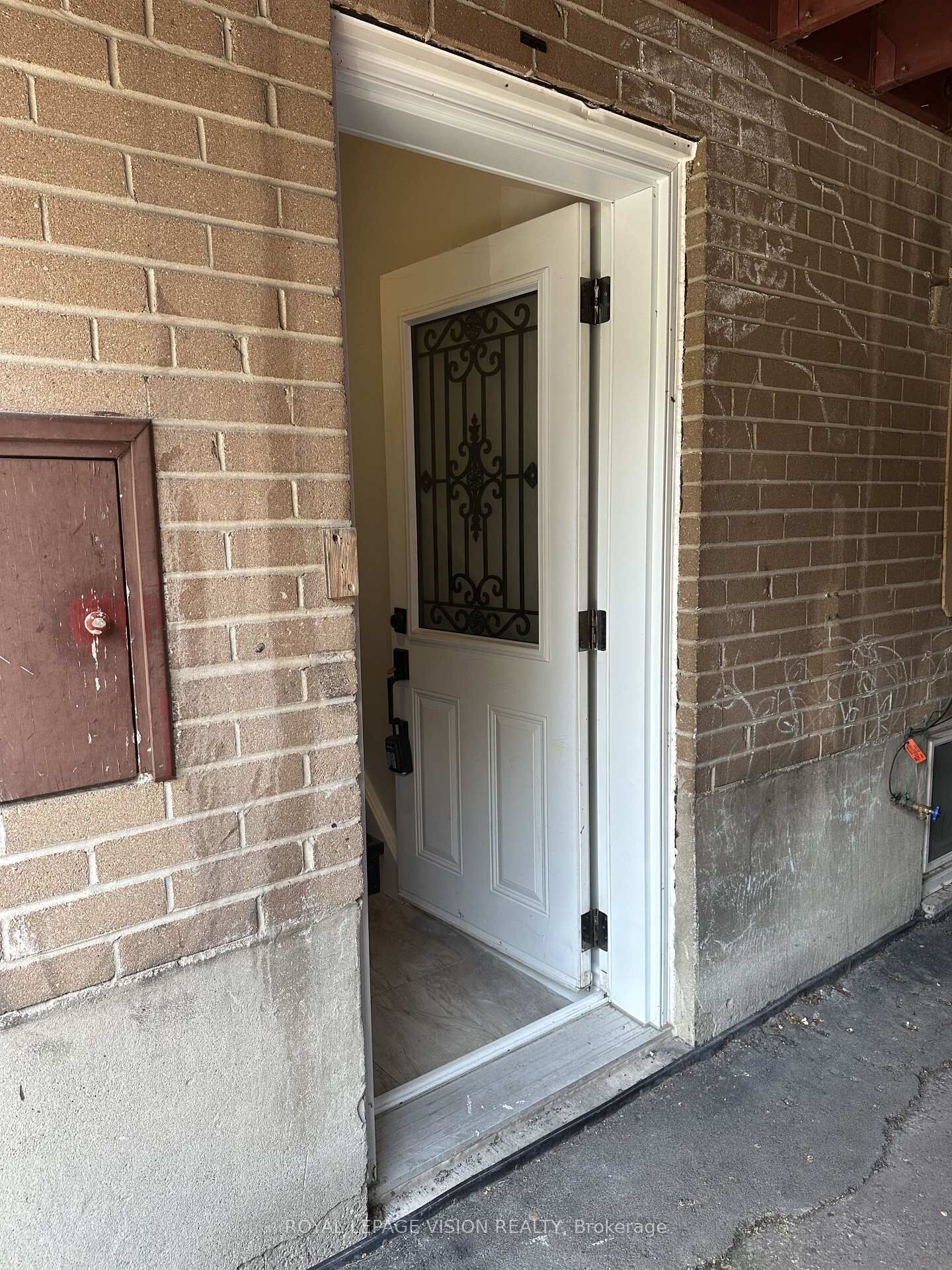 Property Photo:  43 Par Avenue  ON M1G 2G5 
