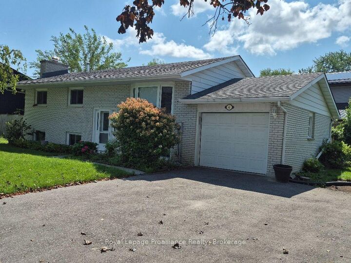 Property Photo:  4 O'Neil Crescent  ON K8V 5Y6 