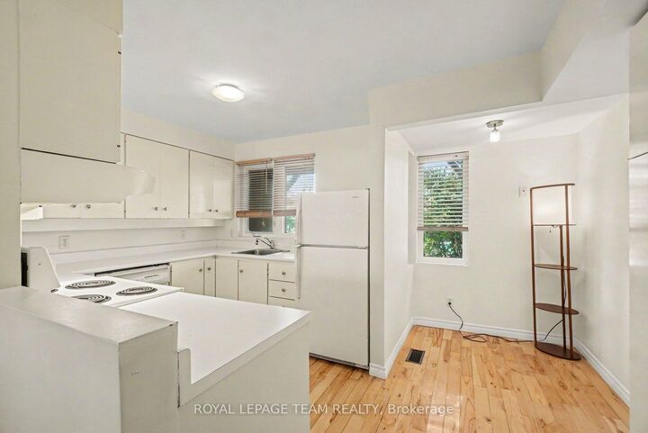 Property Photo:  290 Cathcart Street 14  ON K1N 5C4 