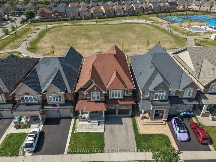 Property Photo: 8 Monkton Circle ON L6Y 0X1