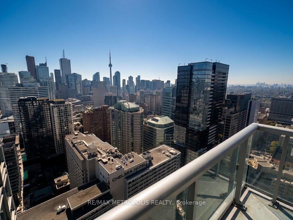 Property Photo: 386 Yonge Street 3911 ON M5B 0A5