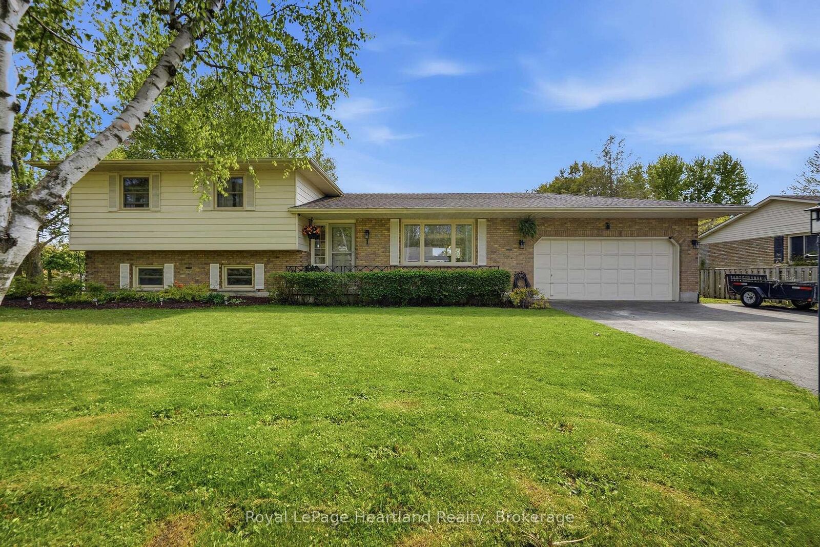 Property Photo: 36589 Dunlop Drive ON N7A 3Y1