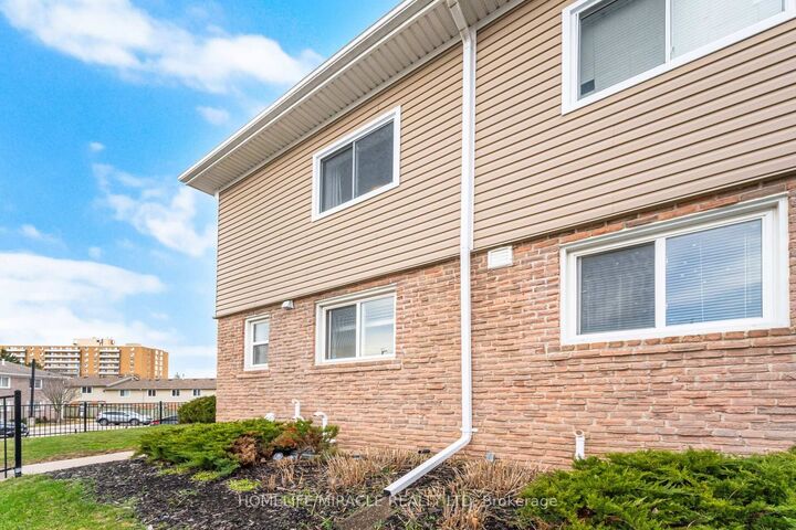 Property Photo: 50 Westmount Road 20 ON N2M 1R5