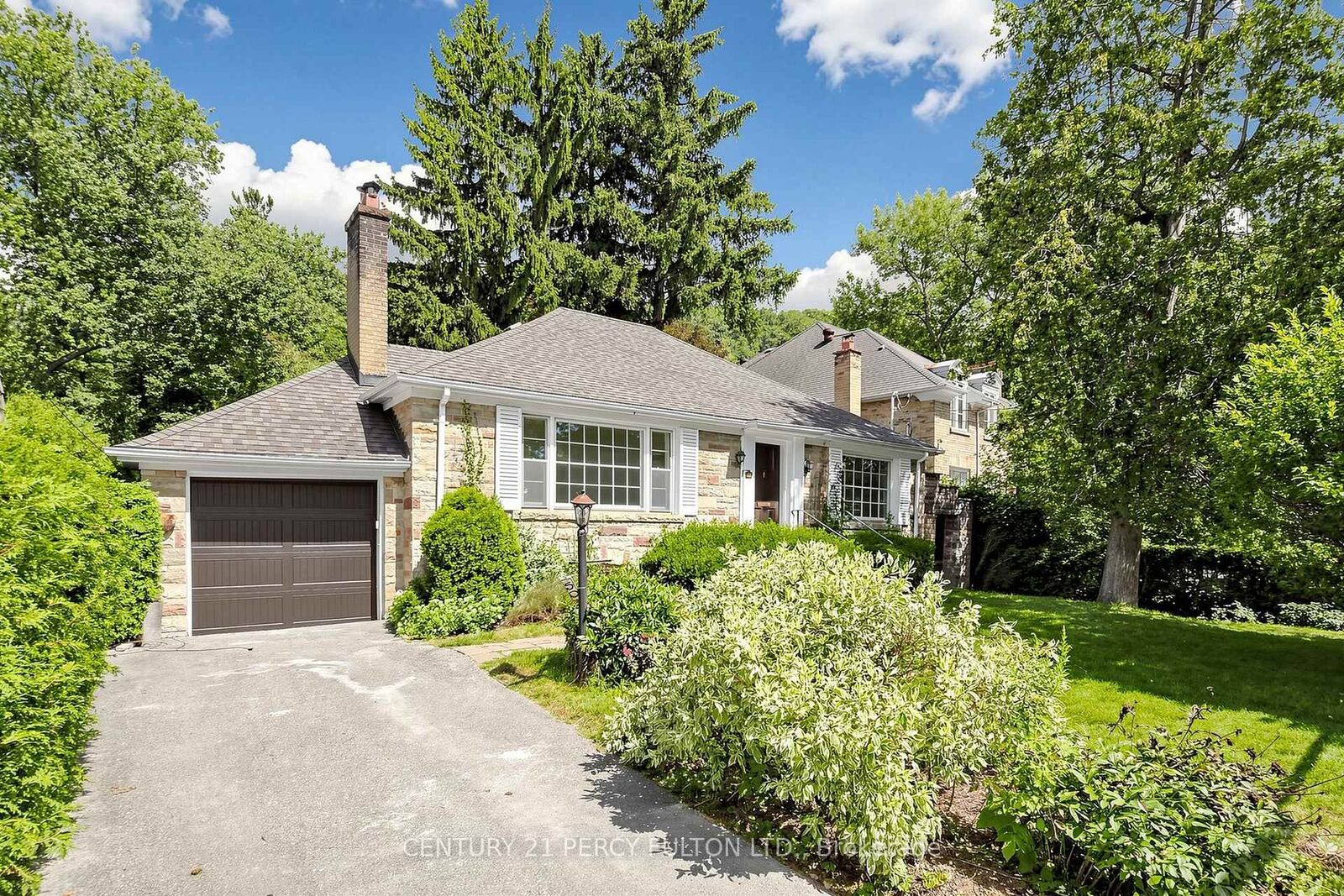 Photo de la propriété:  50 Plymbridge Road  ON M2P 1A3 