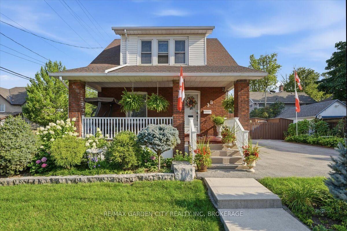 Property Photo:  38 Fitch Street  ON L3C 4V2 