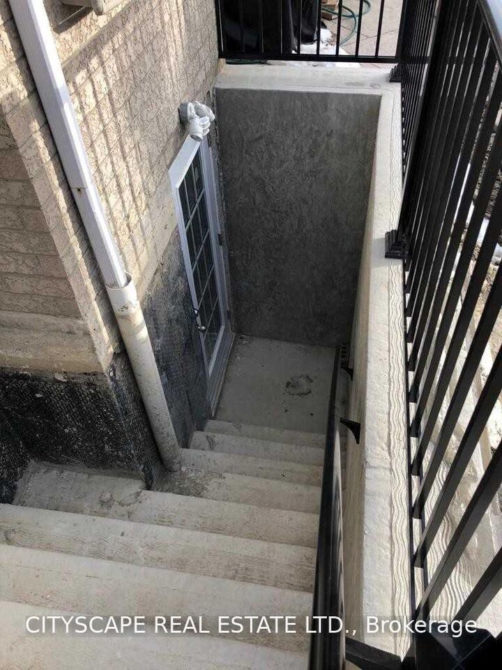 Property Photo:  5520 Prosper Circuit Bsmt  ON L5V 2E5 