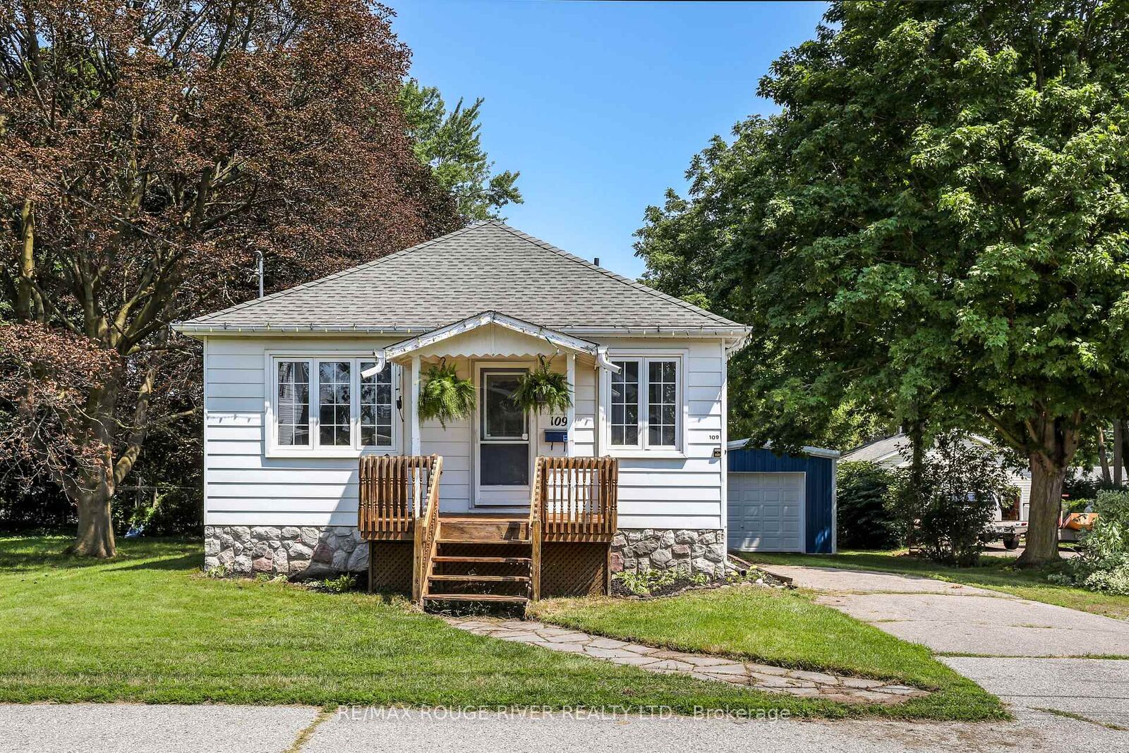 Property Photo:  109 Elgin Street  ON L1C 3E6 