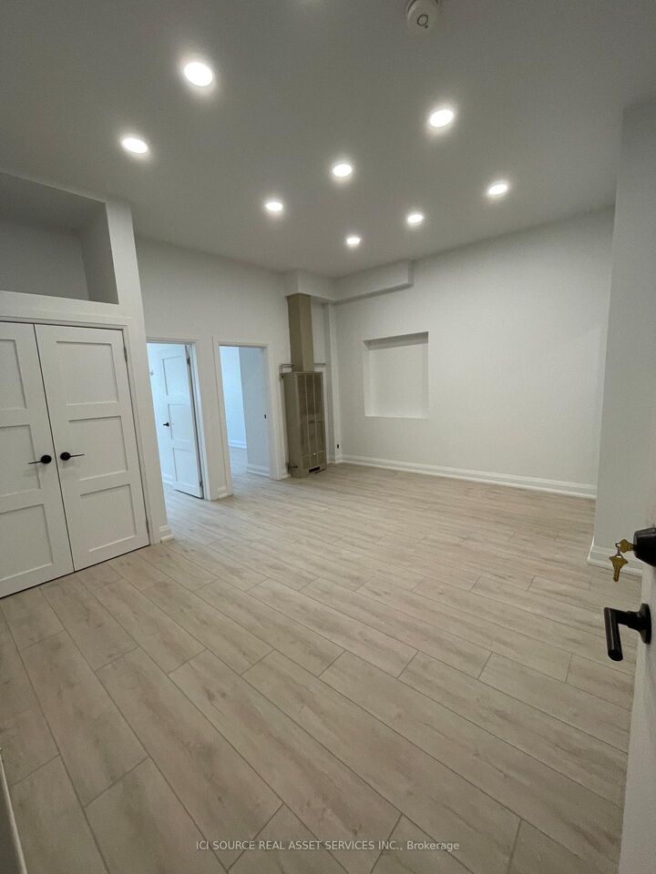 Property Photo:  754 Queen Street E 1  ON M4M 1H4 
