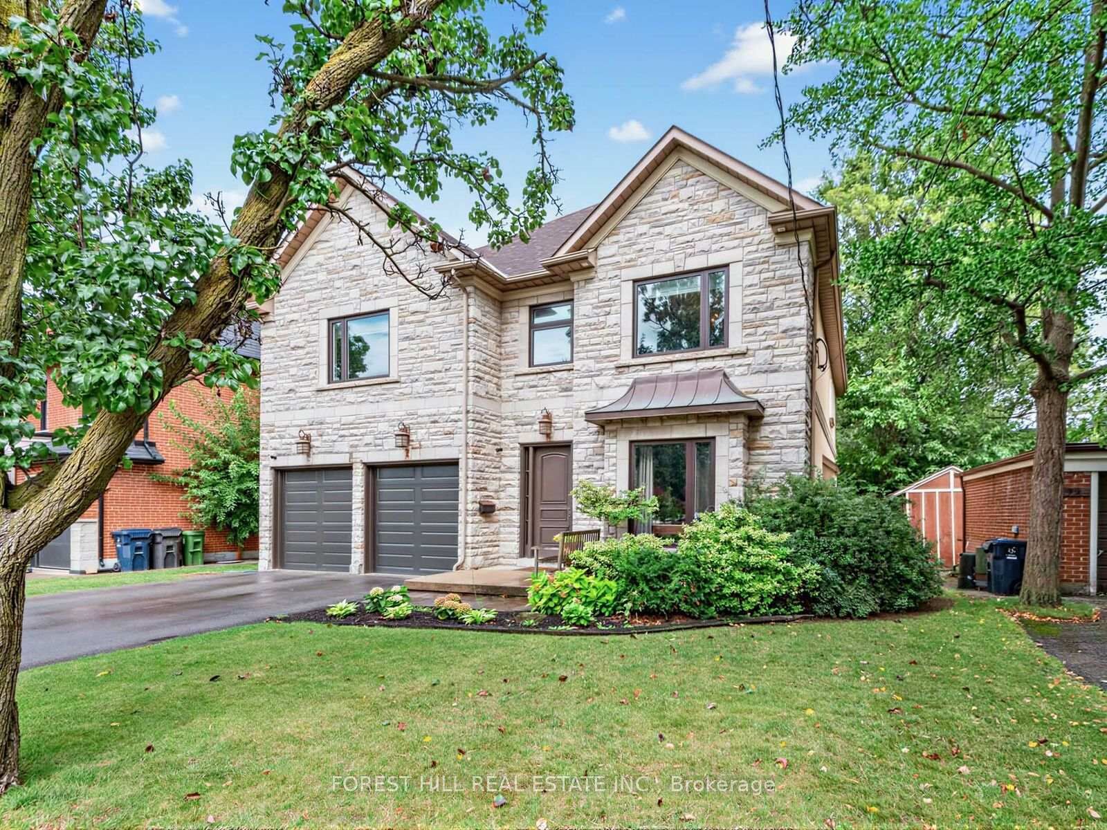Property Photo: 101 King High Avenue ON M3H 3B3