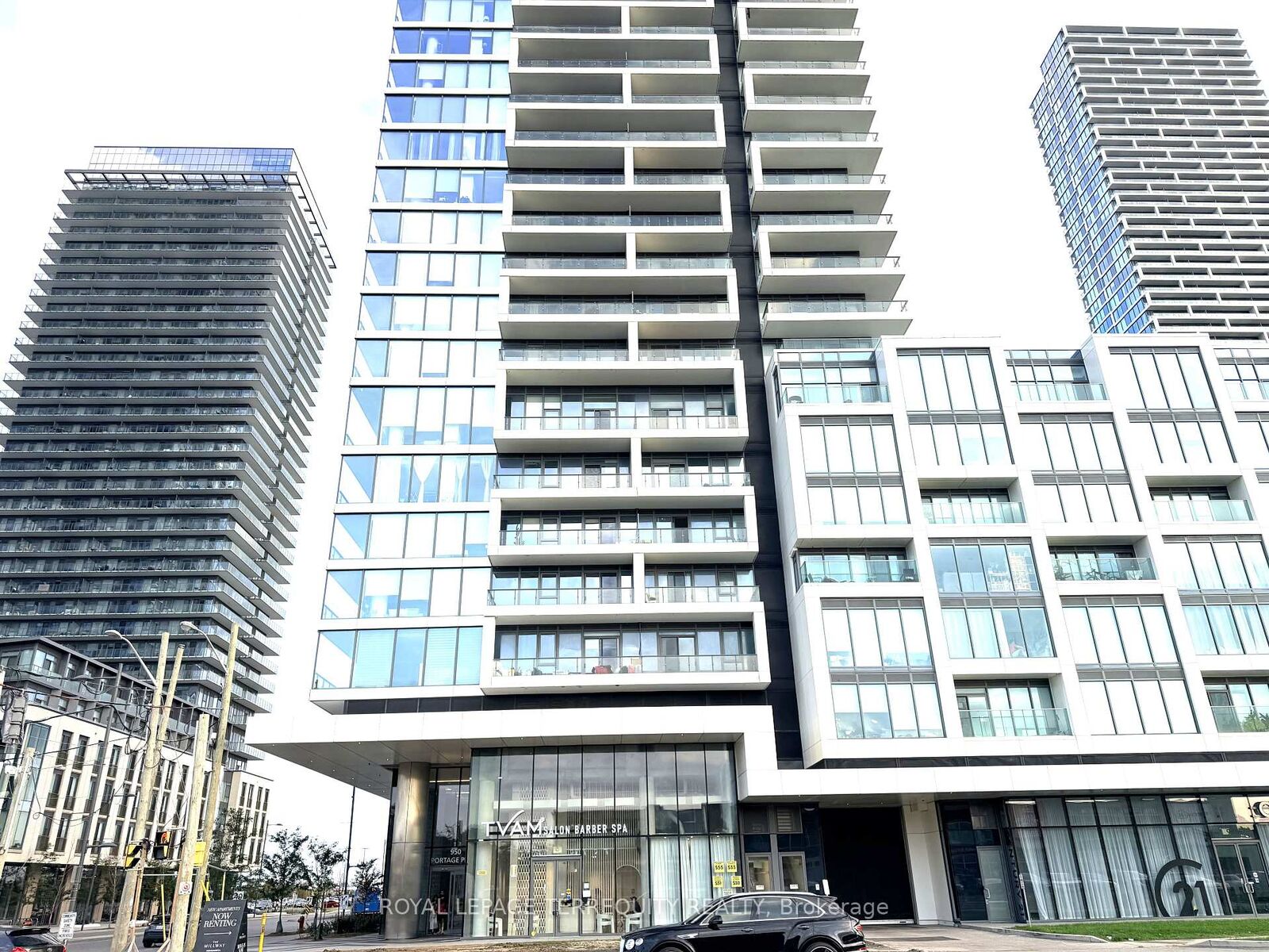 Property Photo:  950 Portage Parkway 5215  ON L4K 0J7 