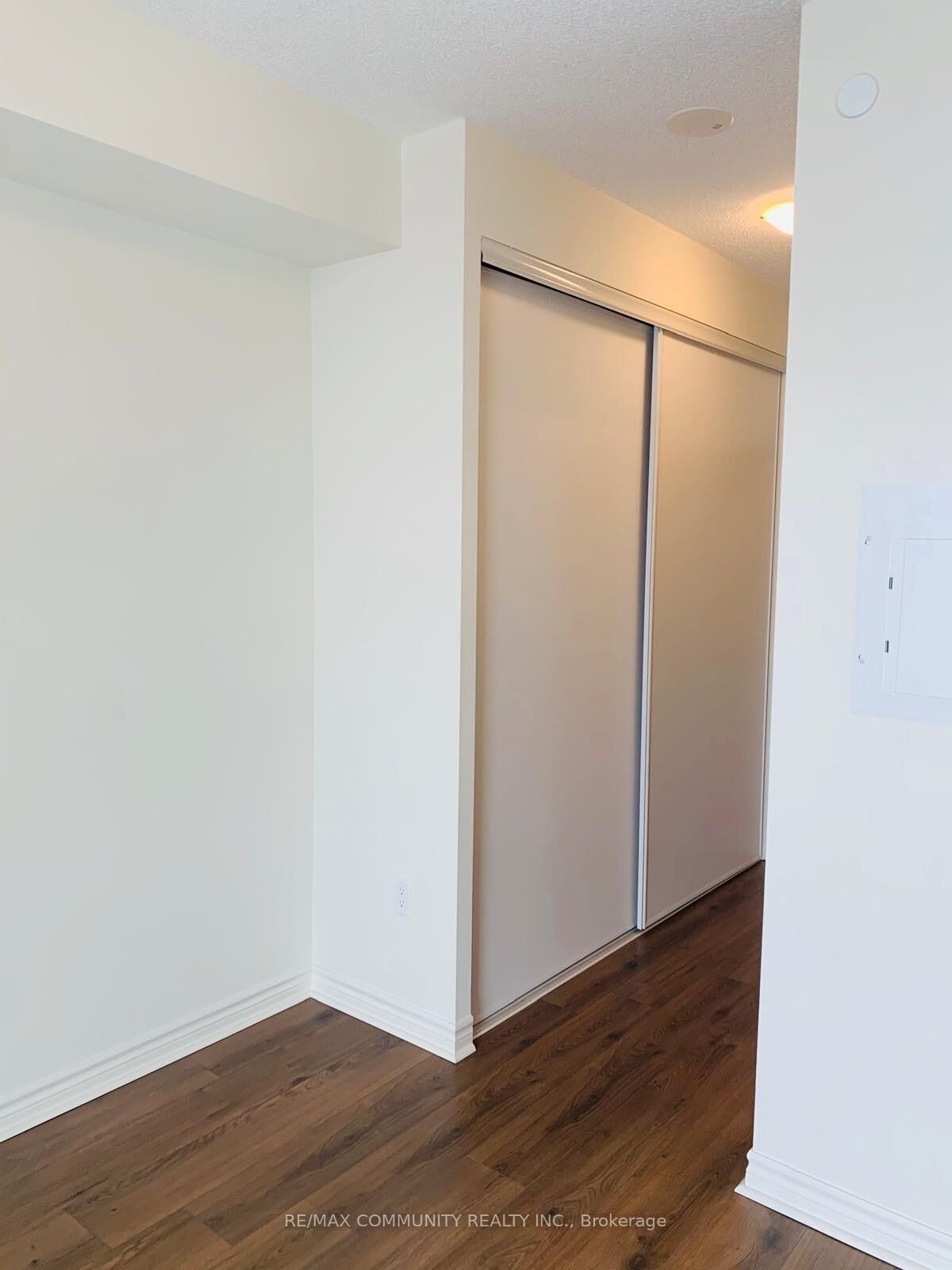 Property Photo:  349 Rathburn Road 1806  ON L5B 0G9 