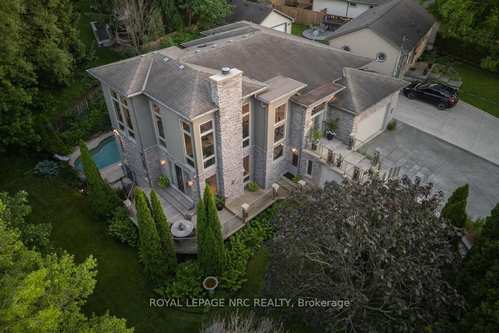 Property Photo: 164A Lakeshore Road ON L2N 2V1