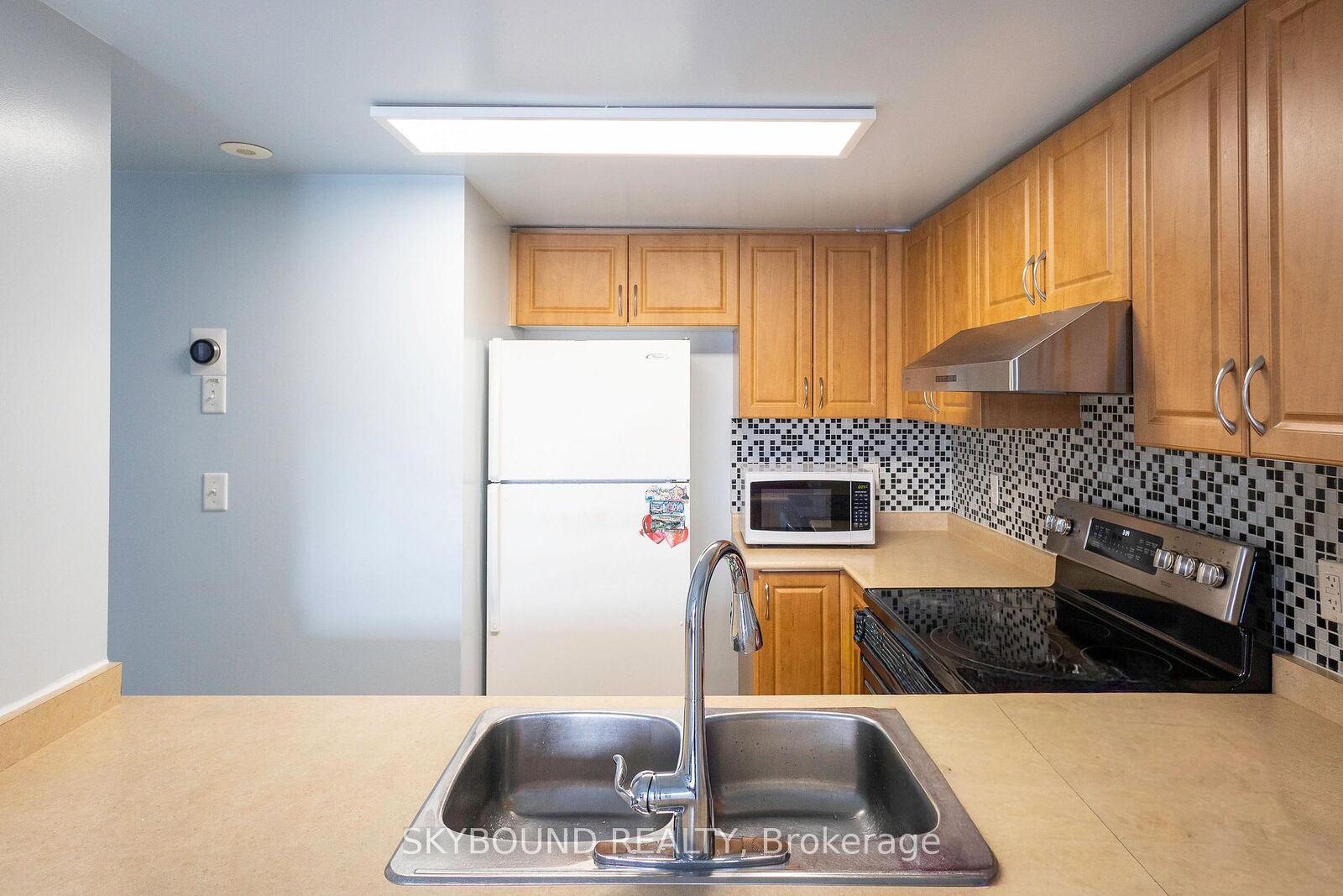 Property Photo: 3043 Finch Avenue W 2033 ON M9M 0A4