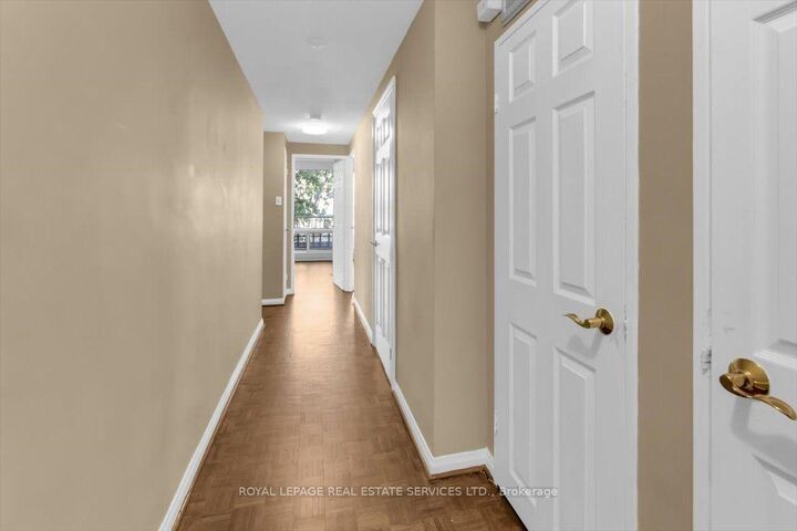 Property Photo: 190 St George Street 501 ON M5R 2N4