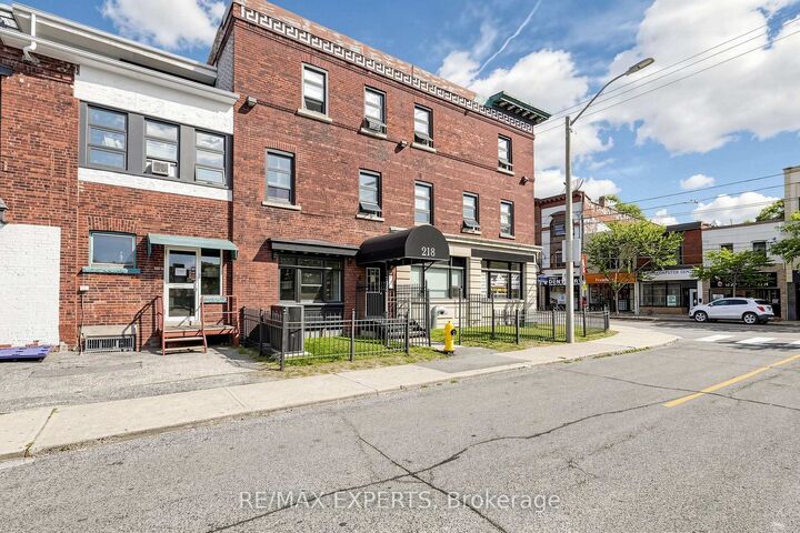Property Photo:  218 Close Avenue 204  ON M6K 1M3 