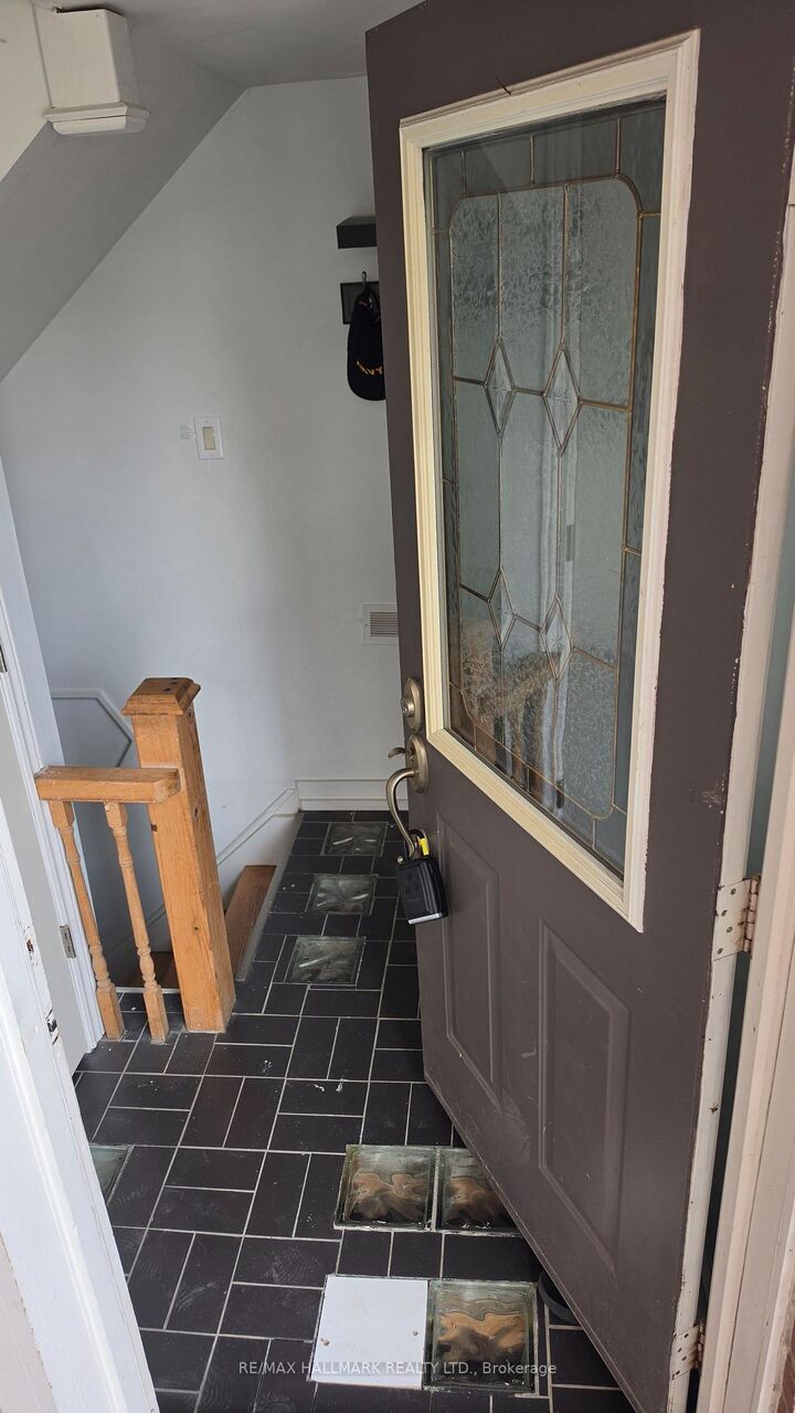 Property Photo:  888 Krosno Boulevard Room 2  ON L1W 1H4 