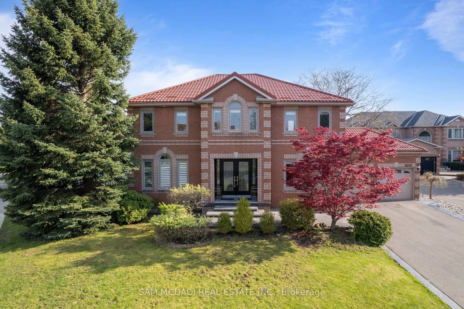 Property Photo: 3605 Trelawny Circle ON L5N 6N8