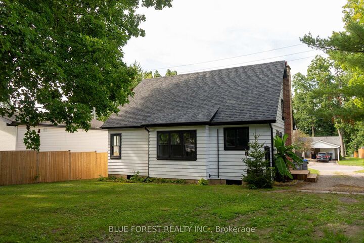 Property Photo:  280 Saulsbury Street  ON N7G 2B2 