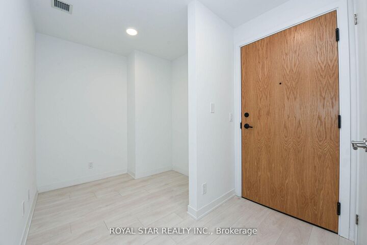 Property Photo: 7950 Bathurst Street 1207 ON L4J 0L4