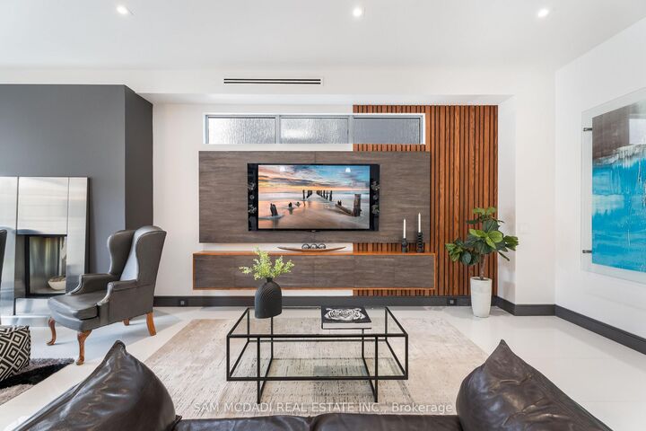 Property Photo: 852 Goodwin Road ON L5G 4J7