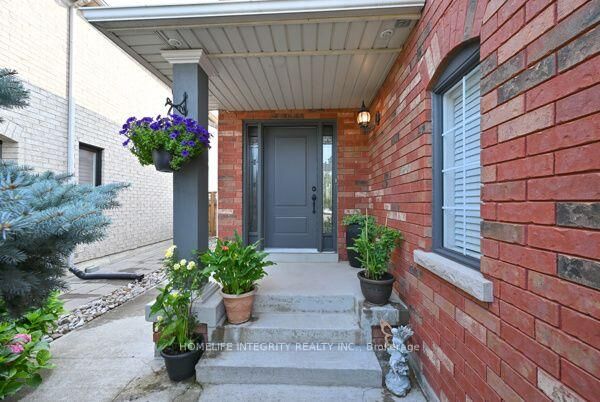 Property Photo: 315 Ellwood Drive W ON L7E 2G9