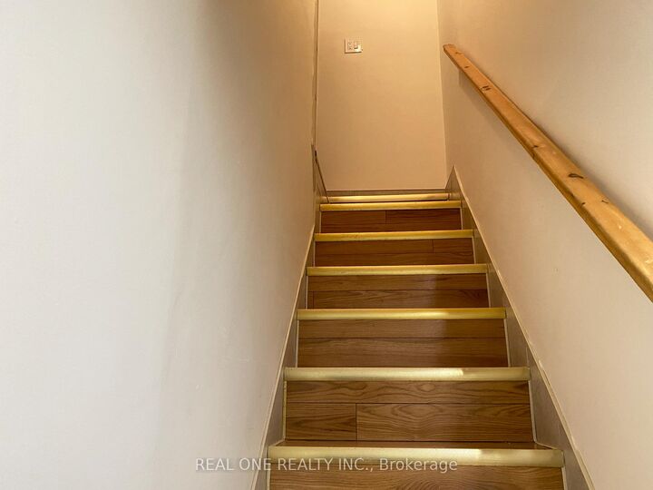 Property Photo:  1 Addison Street  ON L4C 7M2 