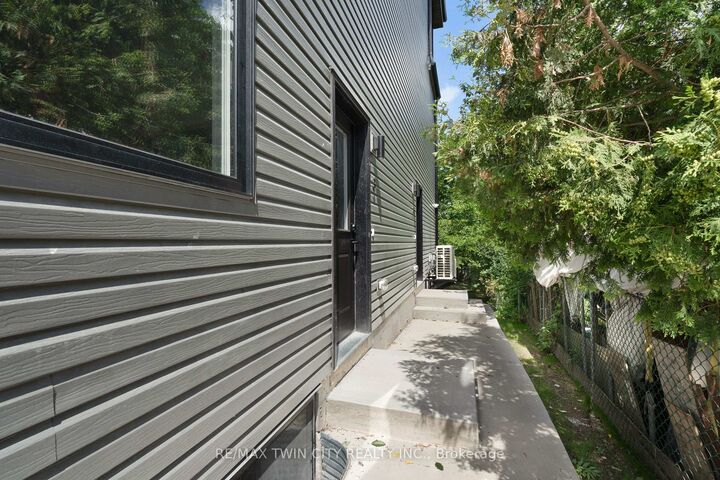 Property Photo:  220 Heiman Street 3  ON N2M 3M3 