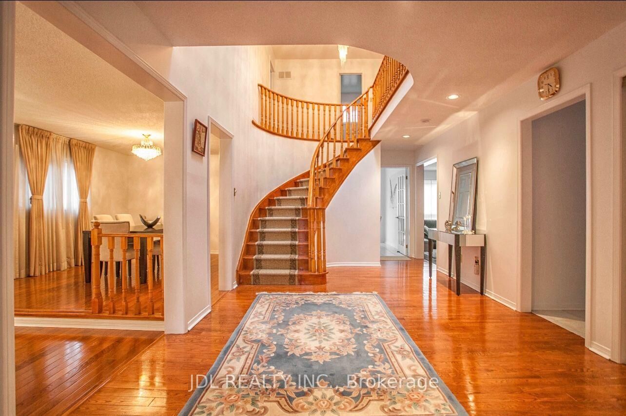 Property Photo: 101 Summerdale Dr Drive Master Bedroom 2nd Floor ON L3T 6W3