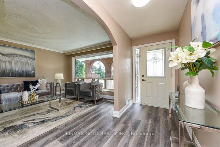 Property Photo: 7624 Middleshire Drive ON L4T 3S2