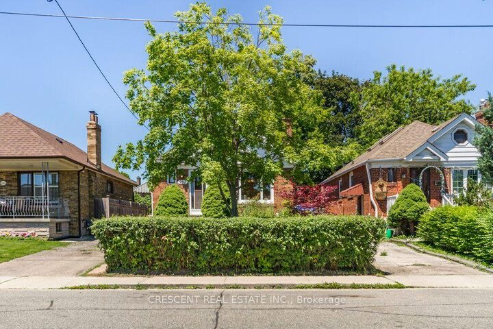 Property Photo: 982 Briar Hill Avenue ON M6B 1M3