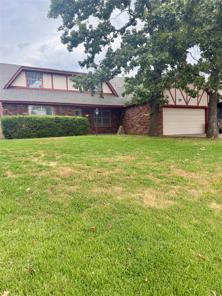 Property Photo:  1741 W Young Street W  OK 74127 