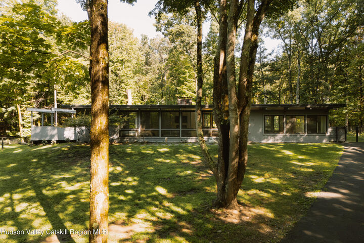 Property Photo:  191 Ridge  NY 12481 