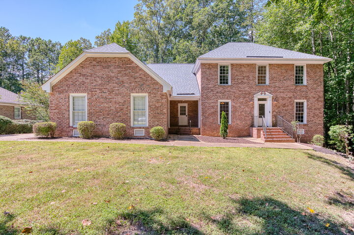 Property Photo: 4904 Whitehaven Circle VA 23188