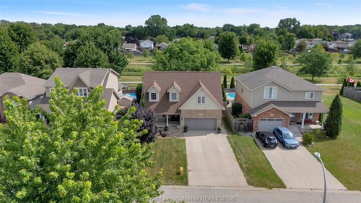 32 Sherwood Court — photo 1
