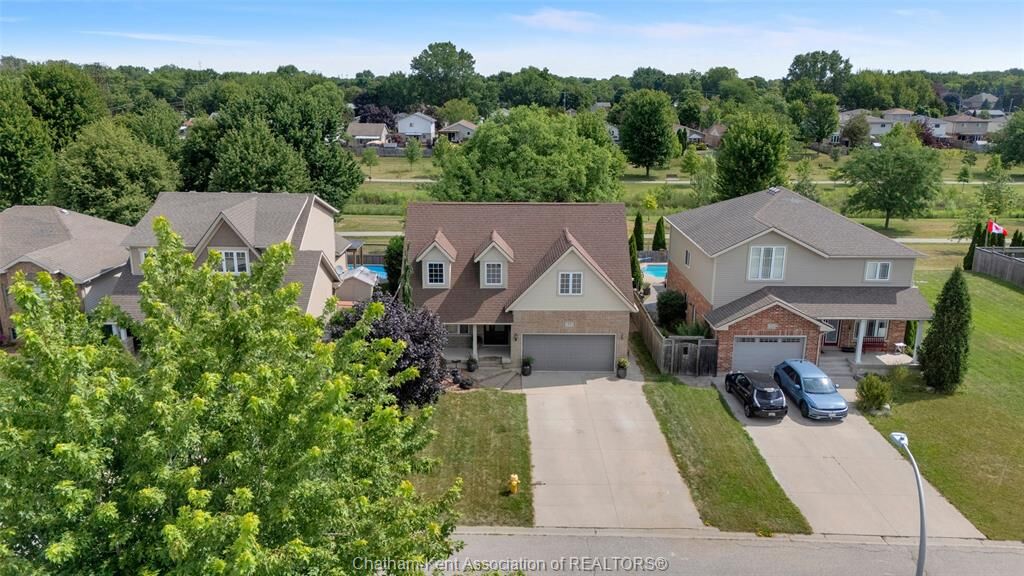 Property Photo: 32 Sherwood Court ON N7M 6L3