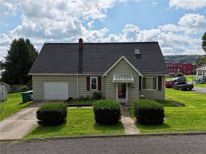 Property Photo: 10 Evergreen St PA 16045