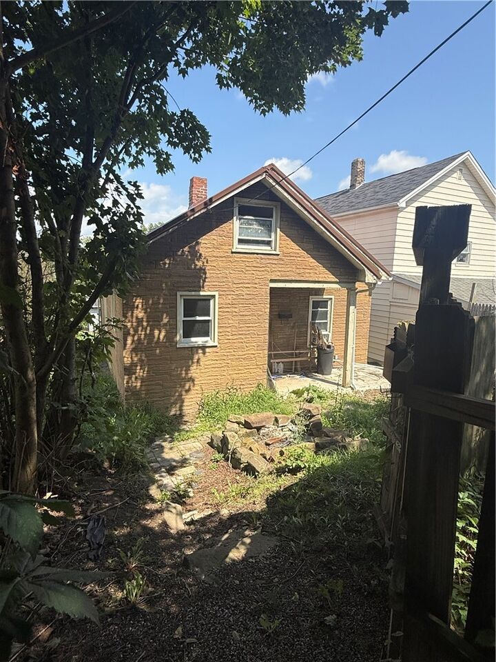 Property Photo: 323 Summit Ave PA 16117