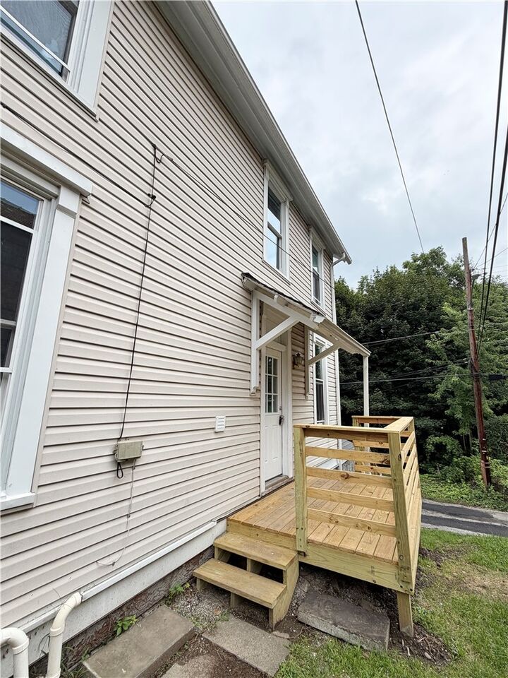 Property Photo:  1918 7th Ave Rear  PA 15010 