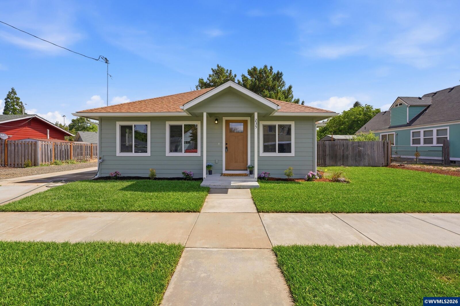 Property Photo: 235 Cleveland St OR 97355