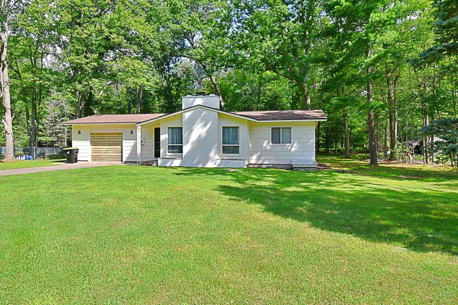 Property Photo:  1064 Leeward Lane  MI 48656 