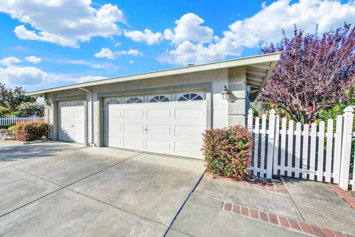 Property Photo: 307 Zion Court CA 95687