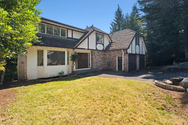 Property Photo: 525 E Braemar Road BC V7N 4C4