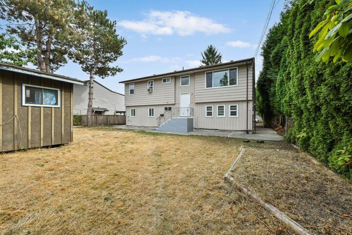 17424 64 Avenue — photo 1