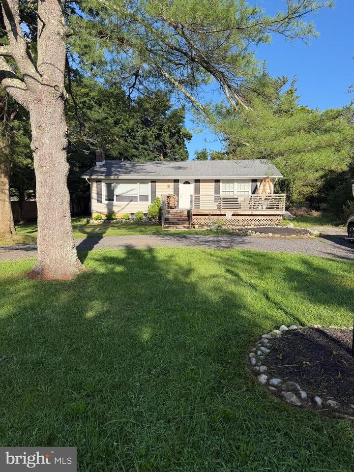 Property Photo:  5 Bridge Road  NJ 08087 