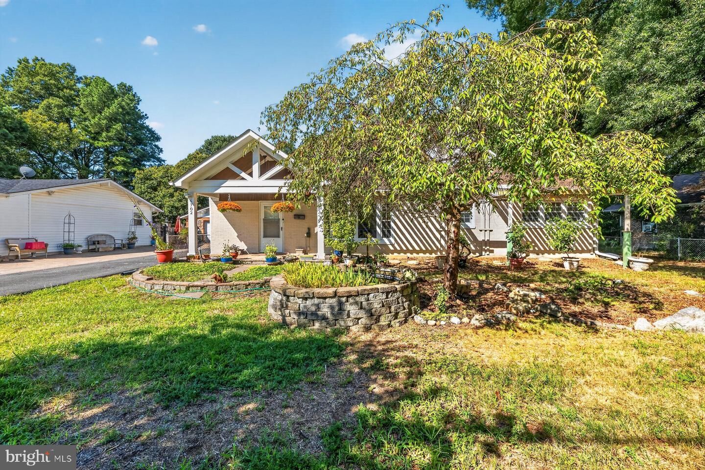 Property Photo: 6702 Lenclair Street VA 22306
