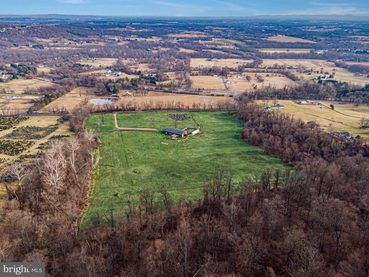Property Photo:  34266 Williams Gap Road  VA 20141 