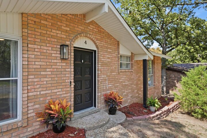 Property Photo:  4 Sallisaw Circle  AR 72116 