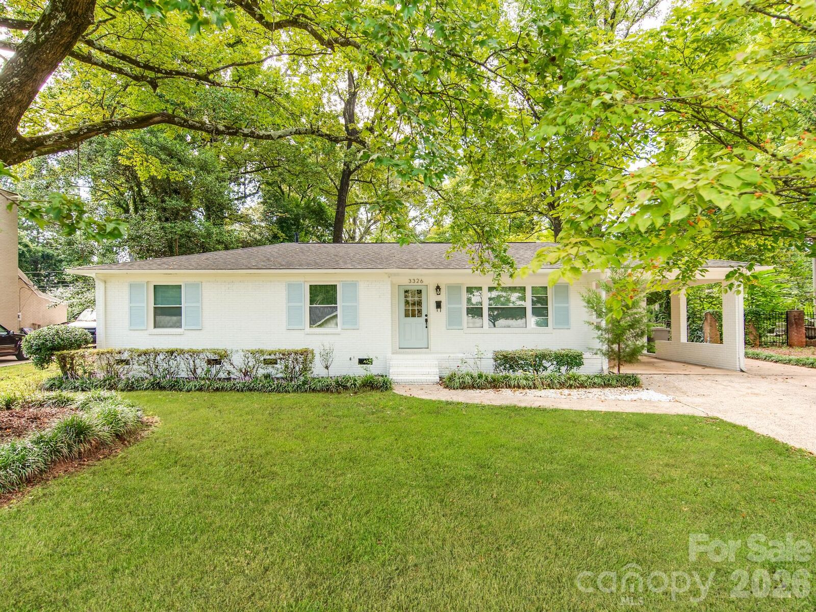 Property Photo: 3326 Bonneville Drive NC 28205